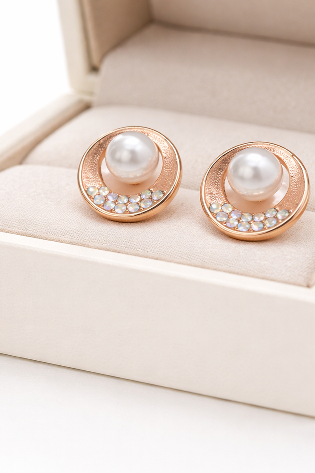 rose-gold-pearl-crystal-stud-earrings-3.png