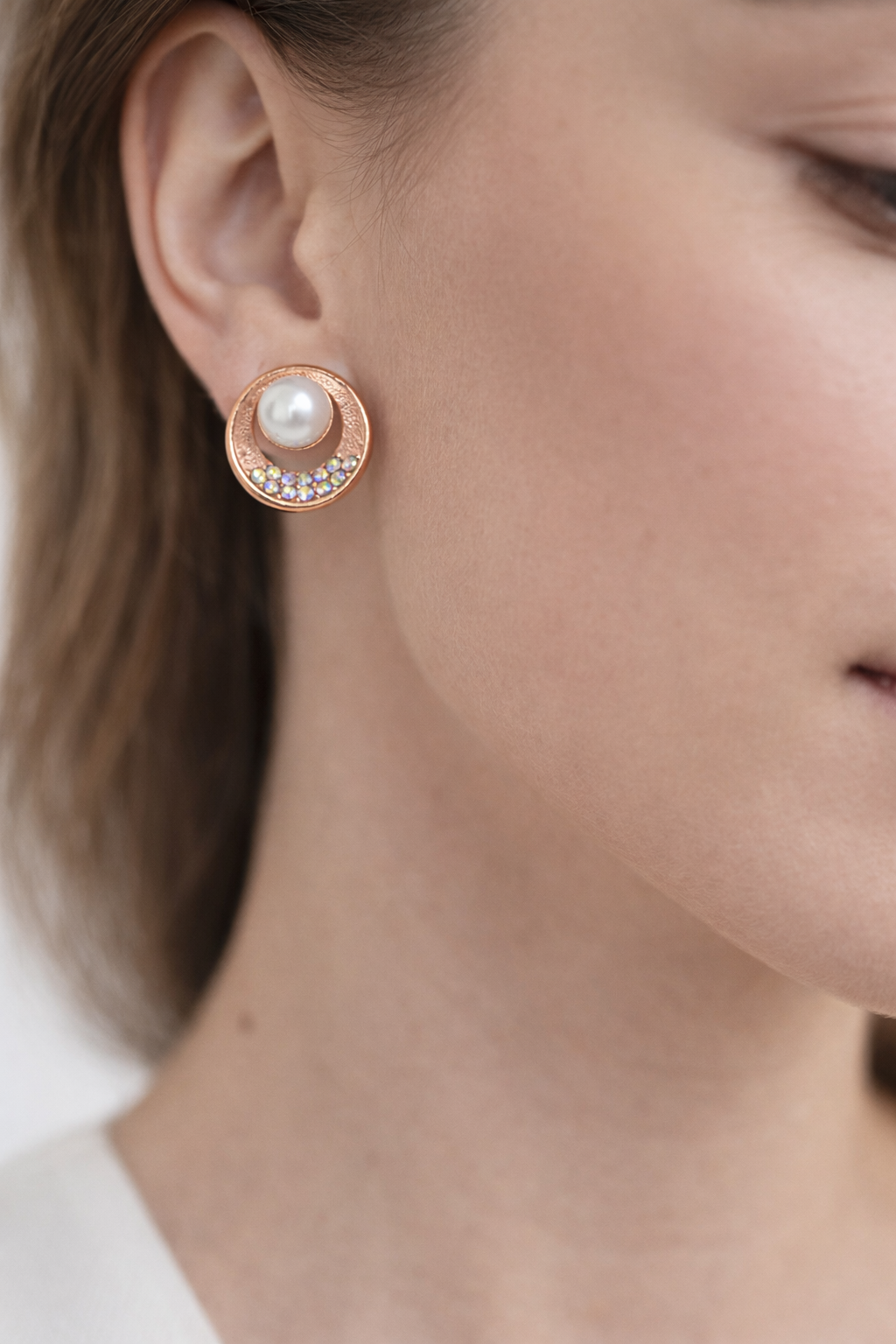 rose-gold-pearl-crystal-stud-earrings-4.png