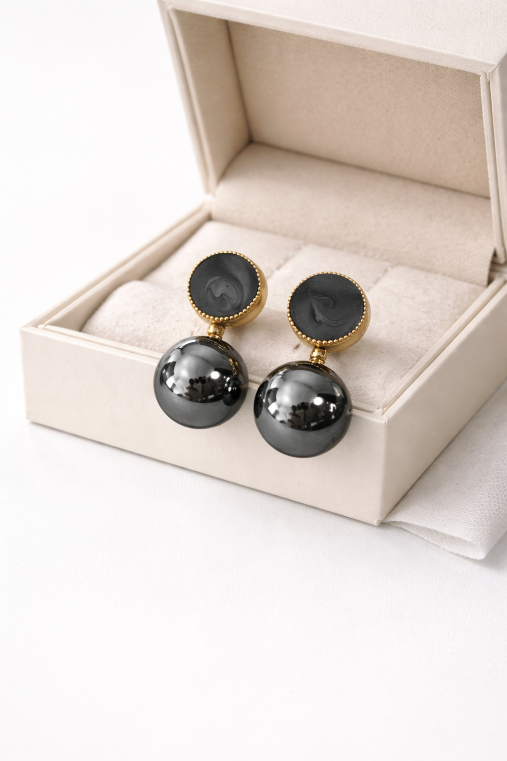 black-pearl-drop-stud-earrings-3.png