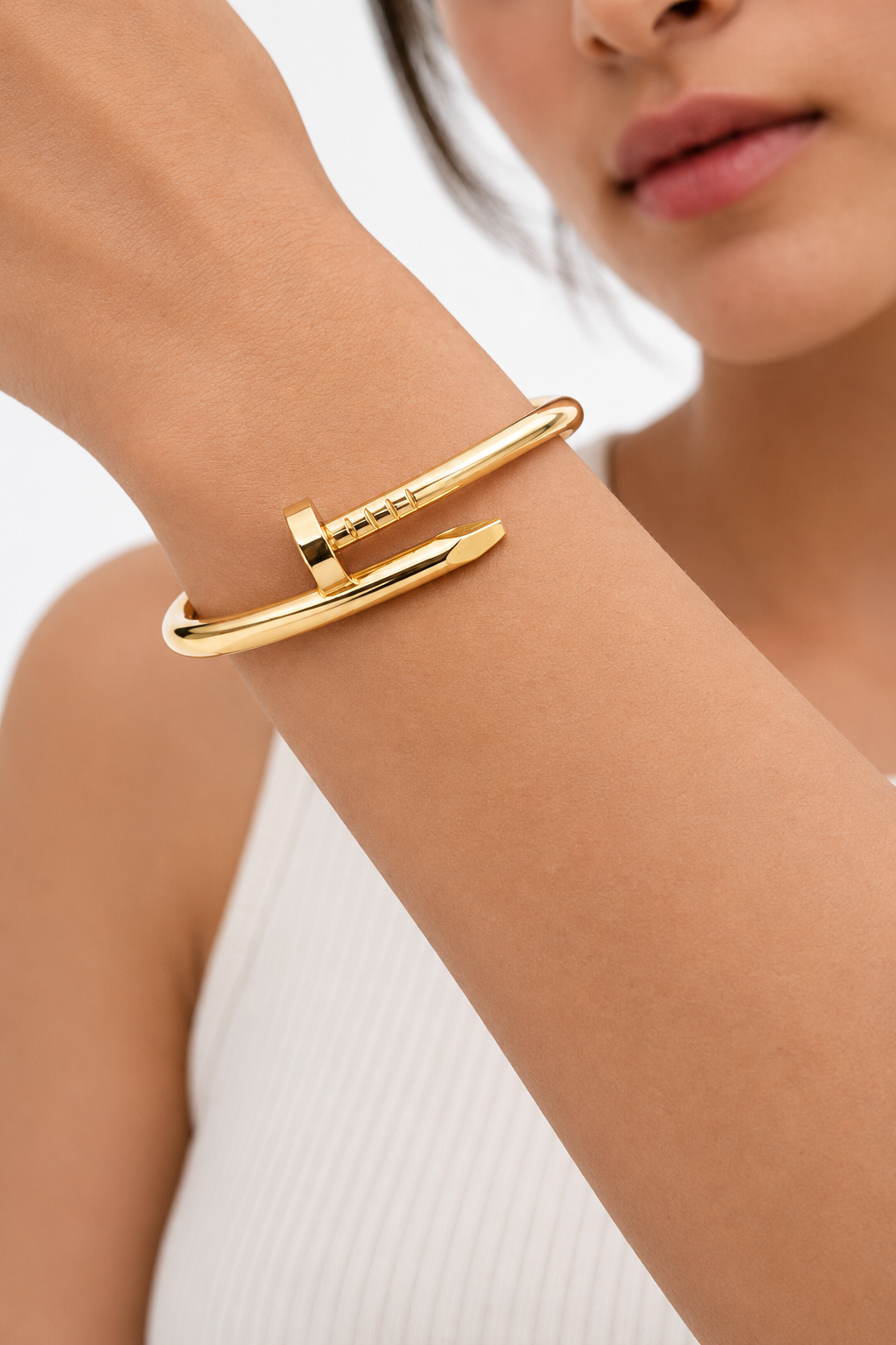 classic-gold-nail-wrap-bangle-4.png