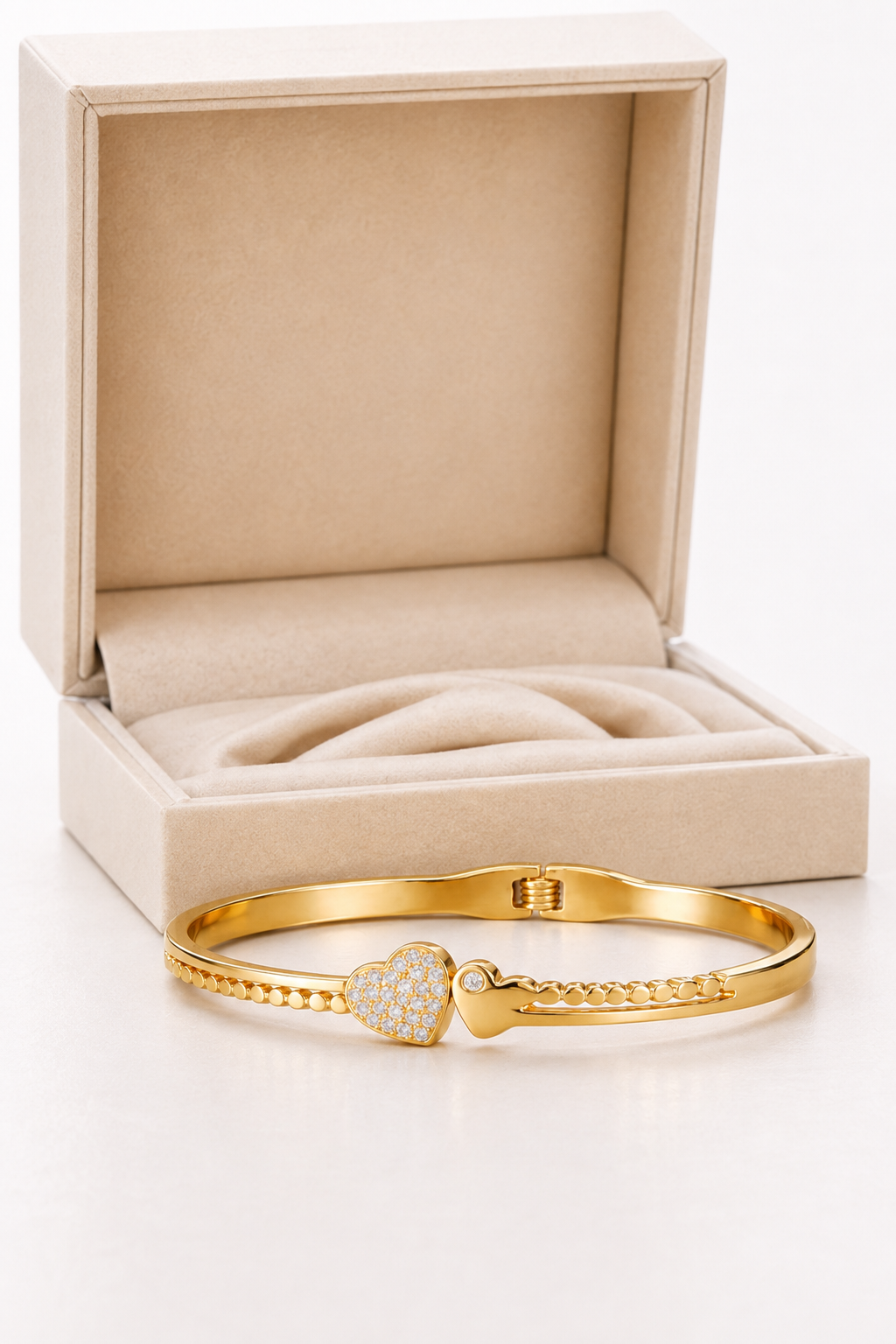 gold-crystal-heart-charm-bracelet-3.png