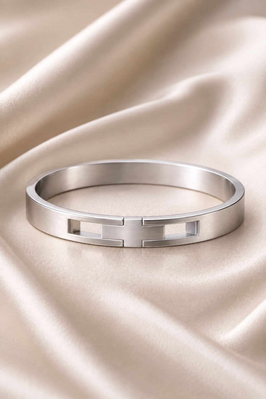 premium-silver-geometric-cutout-bangle-1.png
