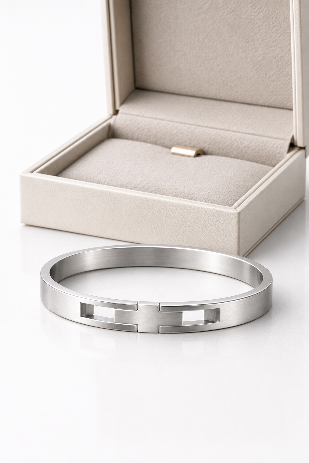 premium-silver-geometric-cutout-bangle-3.png