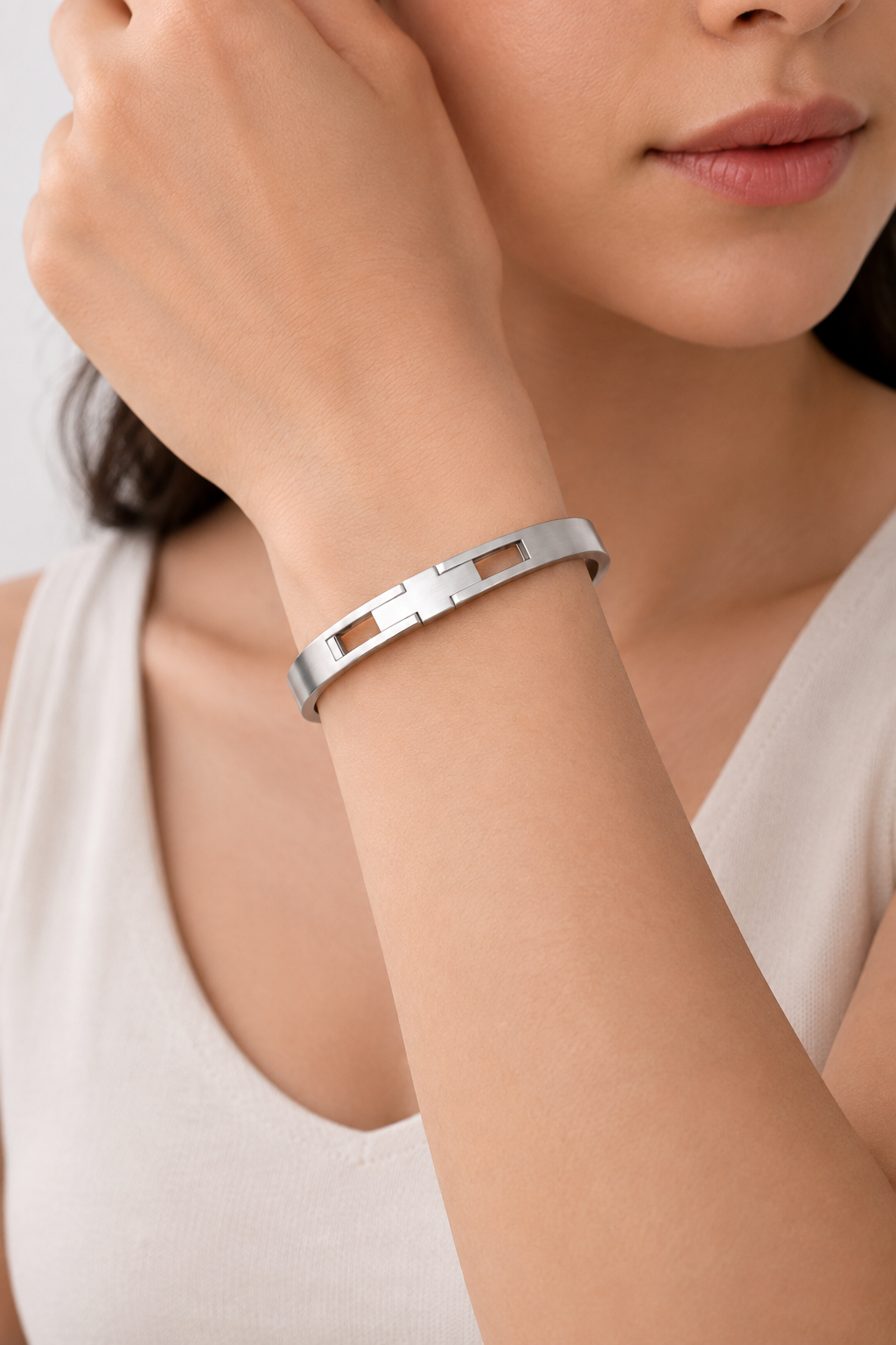 premium-silver-geometric-cutout-bangle-4.png