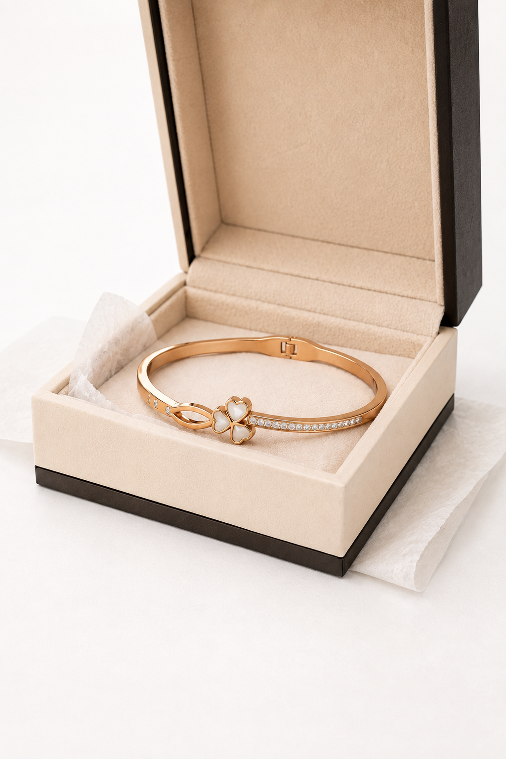 rose-gold-clover-crystal-charm-bracelet-3.png