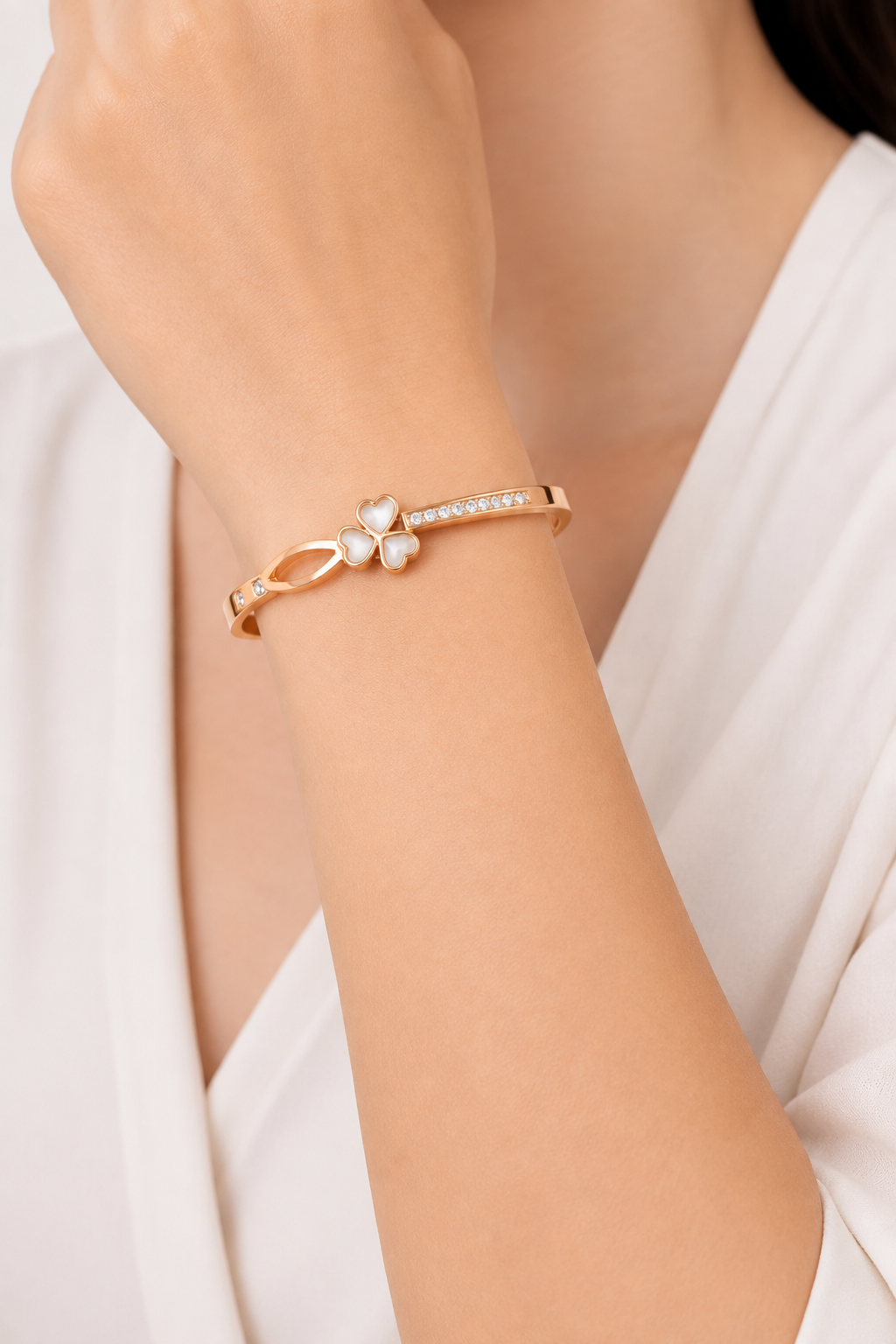 rose-gold-clover-crystal-charm-bracelet-4.png