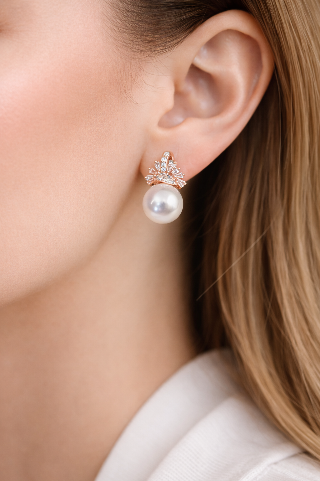 rose-gold-pearl-crown-stud-earrings-4.png