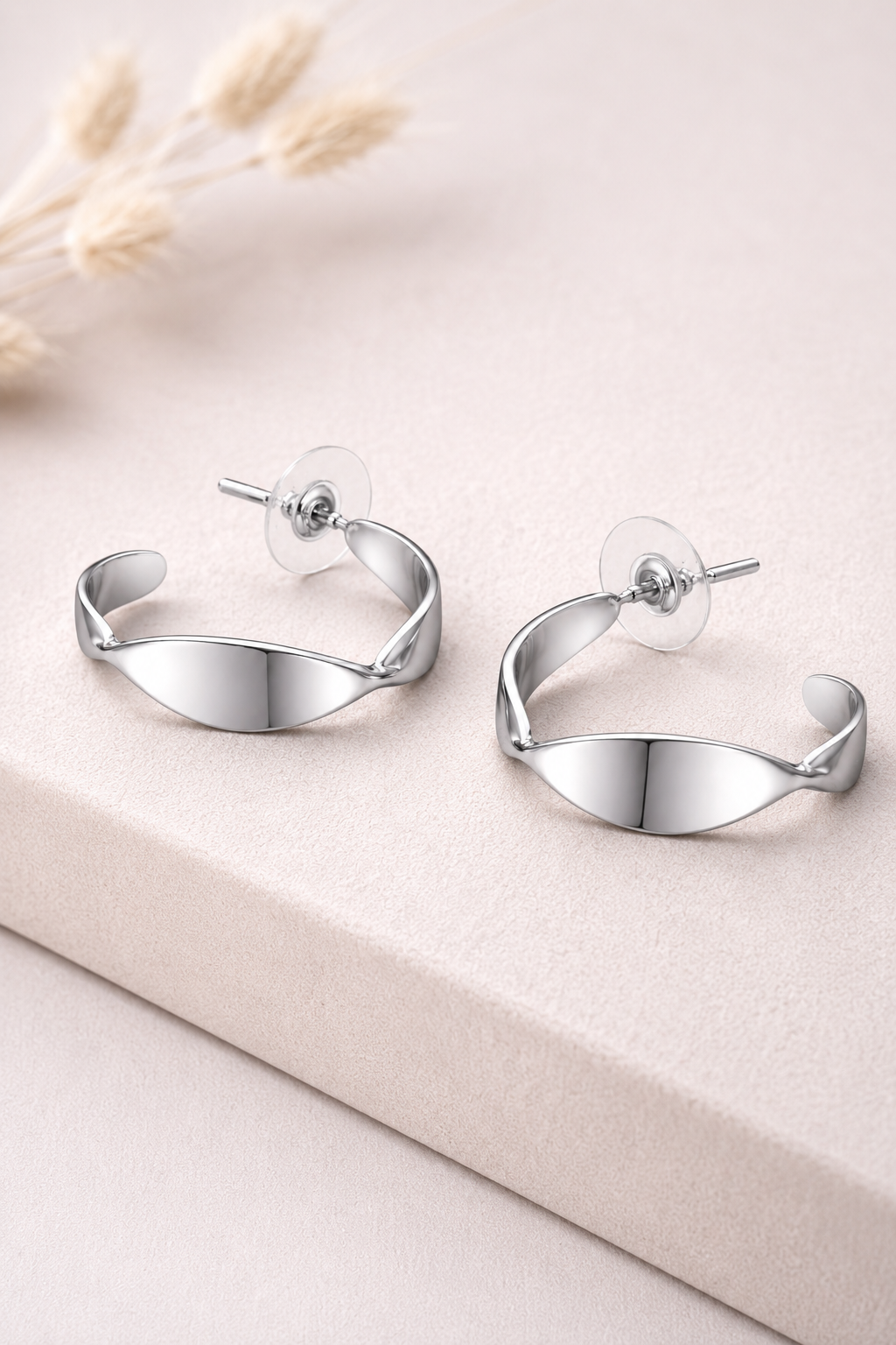 silver-minimal-open-curve-stud-earrings-1.png