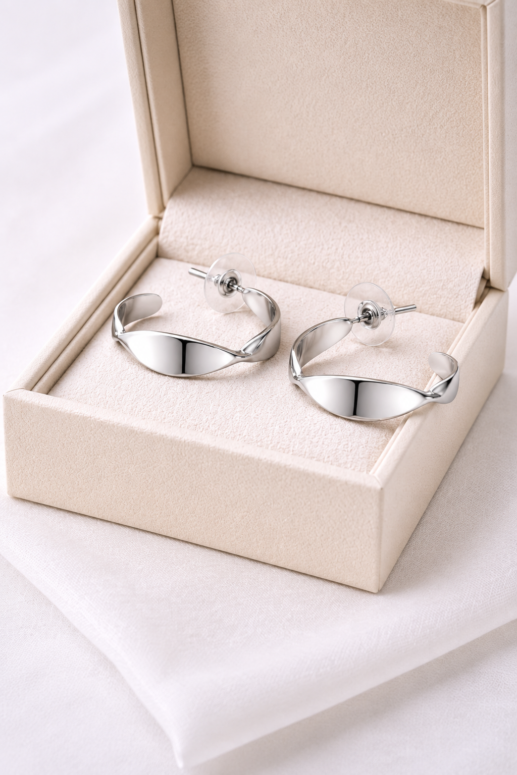 silver-minimal-open-curve-stud-earrings-4.png