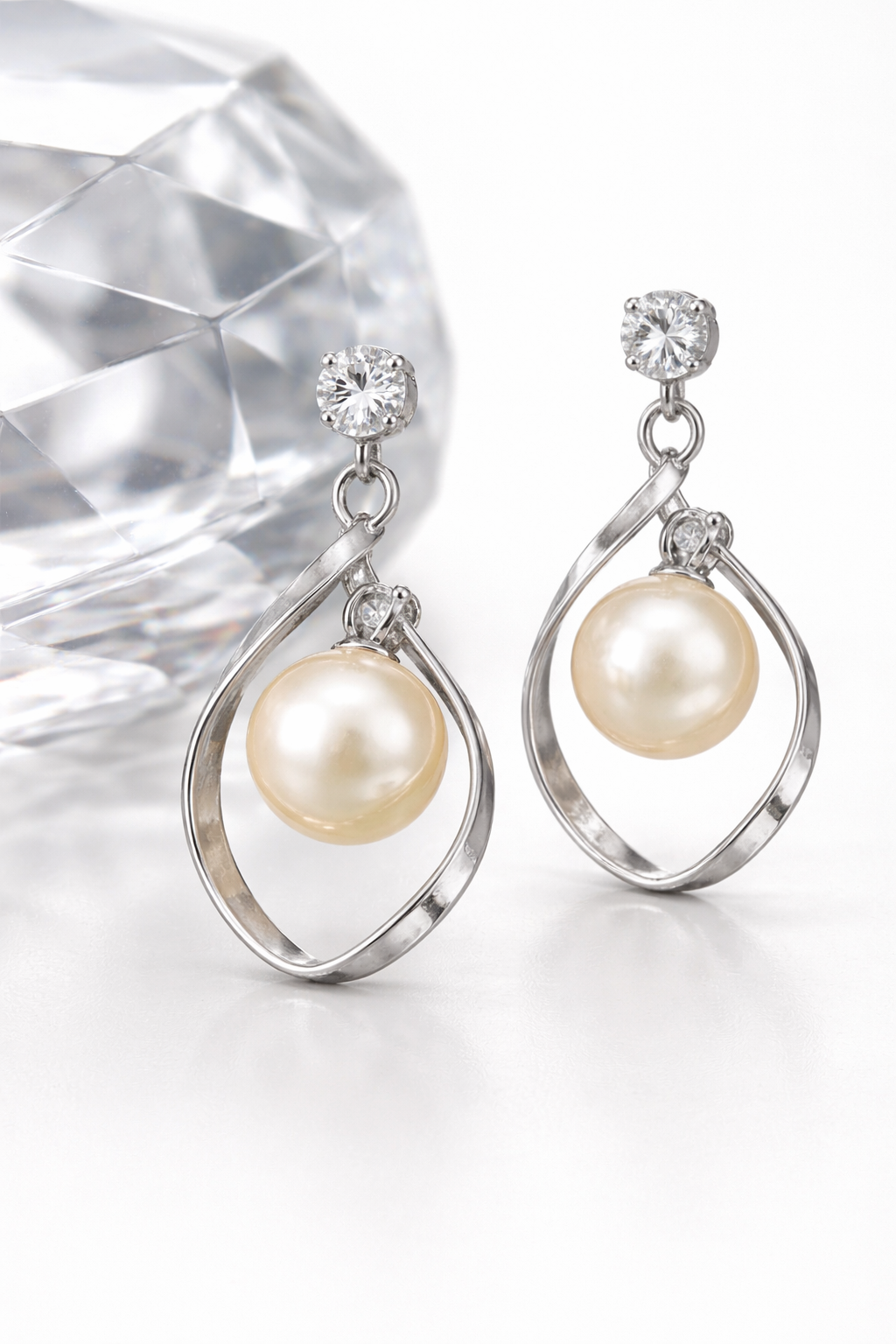 silver-teardrop-pearl-dangle-earrings-1.png